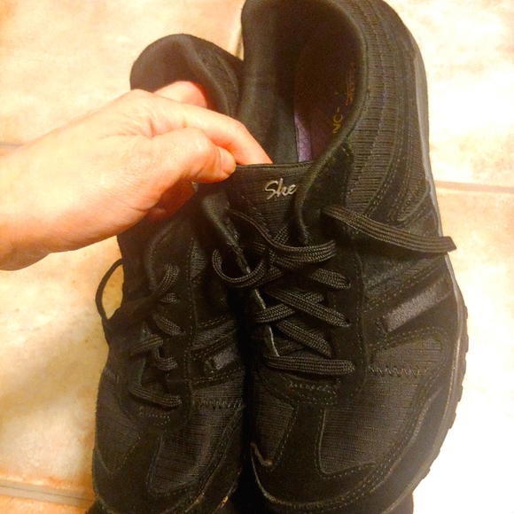Skechers Shoes - Black Skechers with memory foam